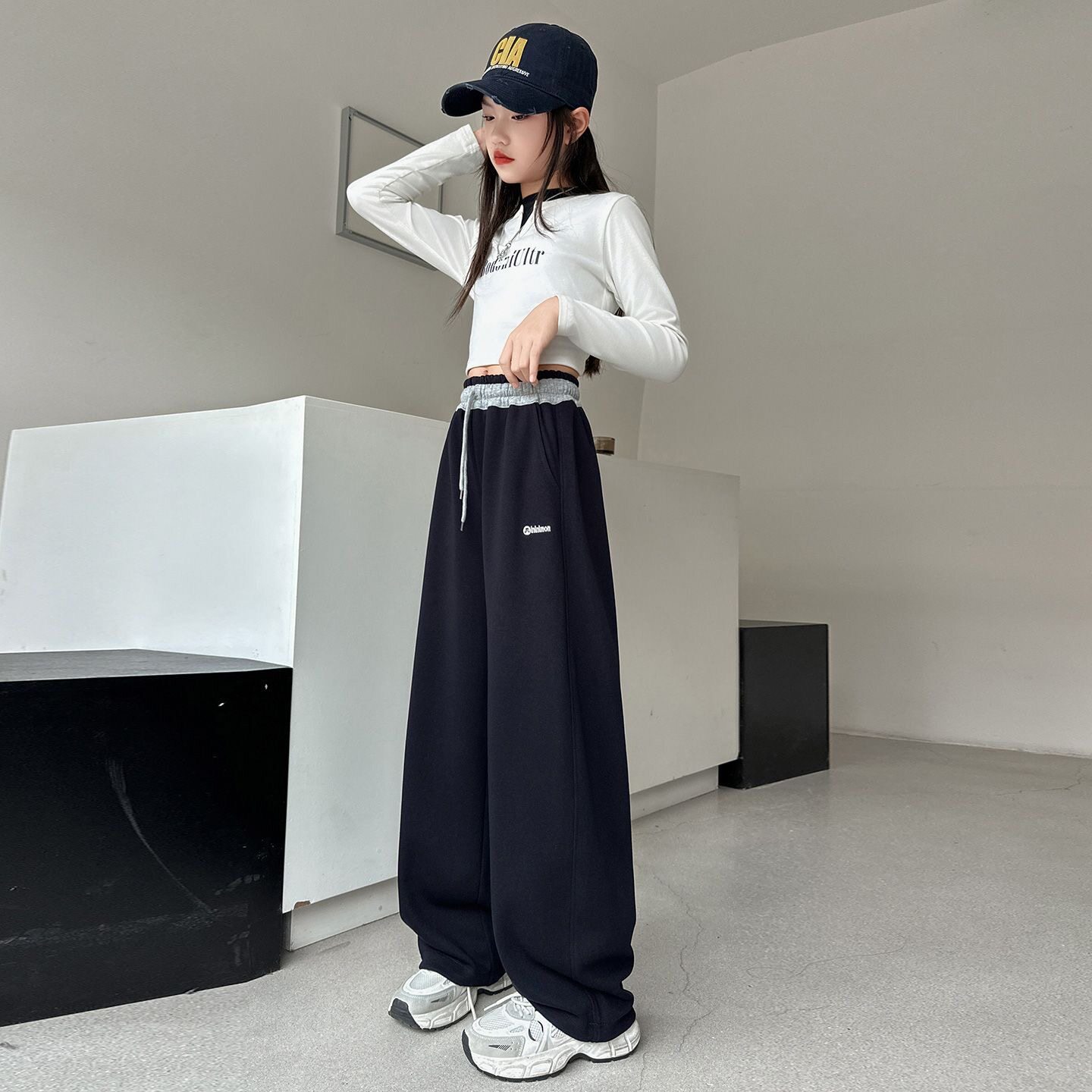 春秋女童运动裤长裤儿童大童直筒休闲卫裤2027新款女孩初中生裤子