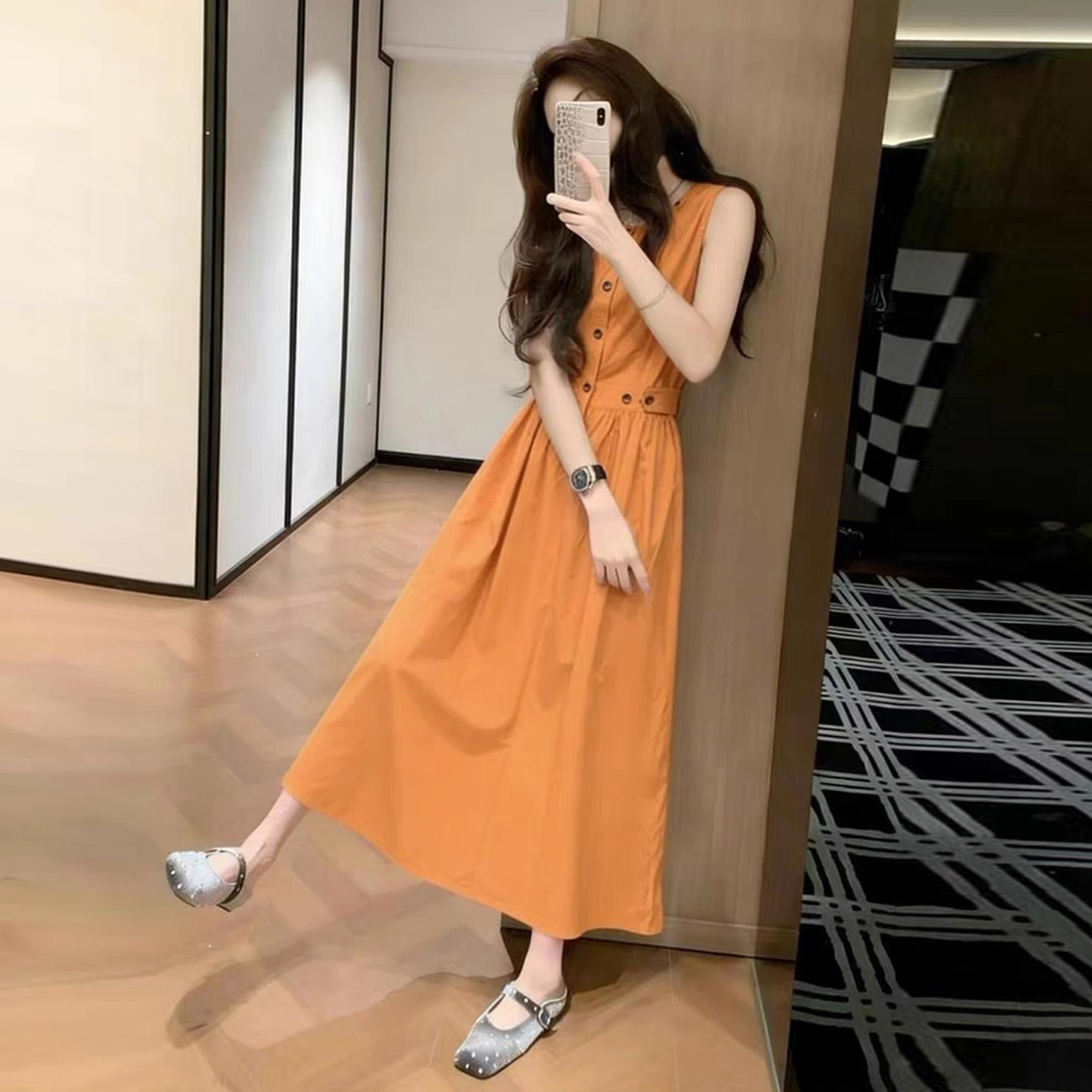 法式橘色无袖吊带背心连衣裙子女夏季2026新款小个子收腰显瘦长裙