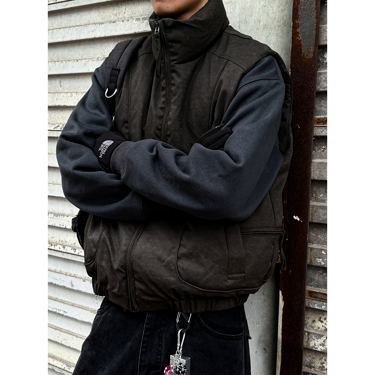 立体解构弧线裁剪立领羽绒马甲男