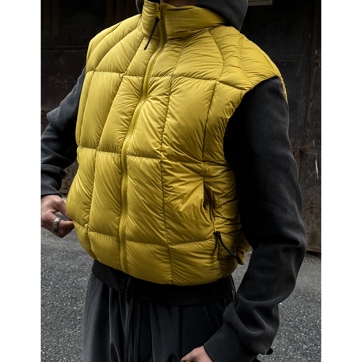 方格绗缝90白鸭绒羽绒马甲