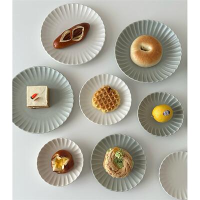 On the table- 半哑光圆形竖条纹陶瓷餐盘 家用碗 平盘 酱料碗