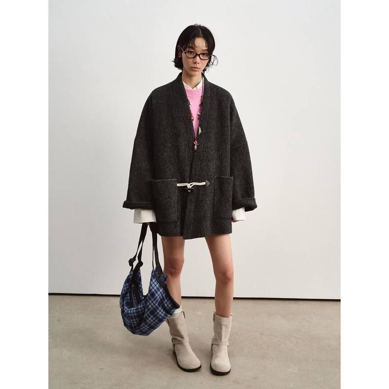 HELLO SEPTEMBER 宽松长袖平裁和服式牛角扣羊毛舒适双面呢外套