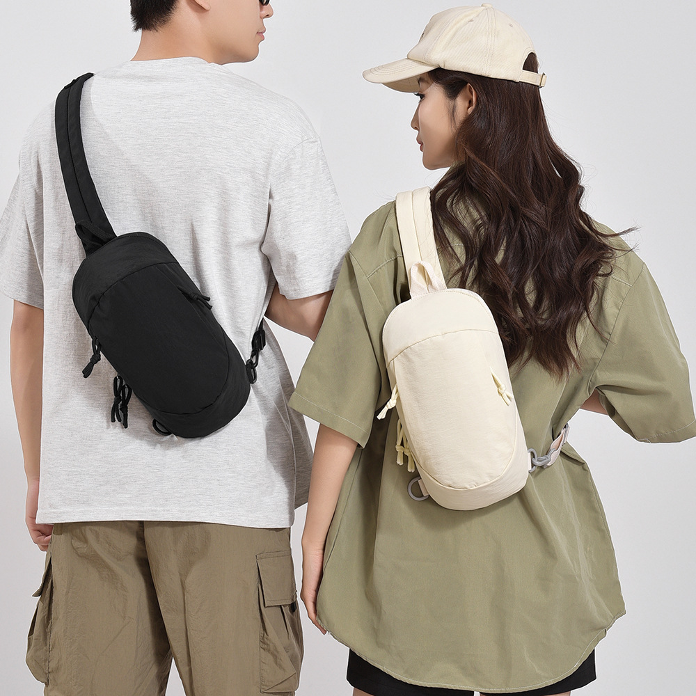 日本品质男女同款轻便户外登山包斜挎包时尚简约防消磁潮流纯色百