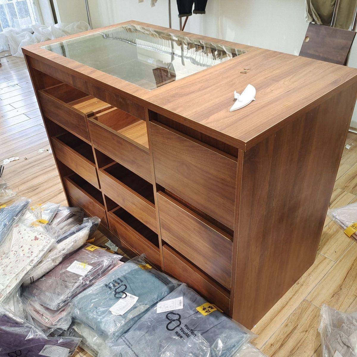 服装店收银台吧台玻璃中岛台展示桌女装摆件陈列展示展示台储物柜