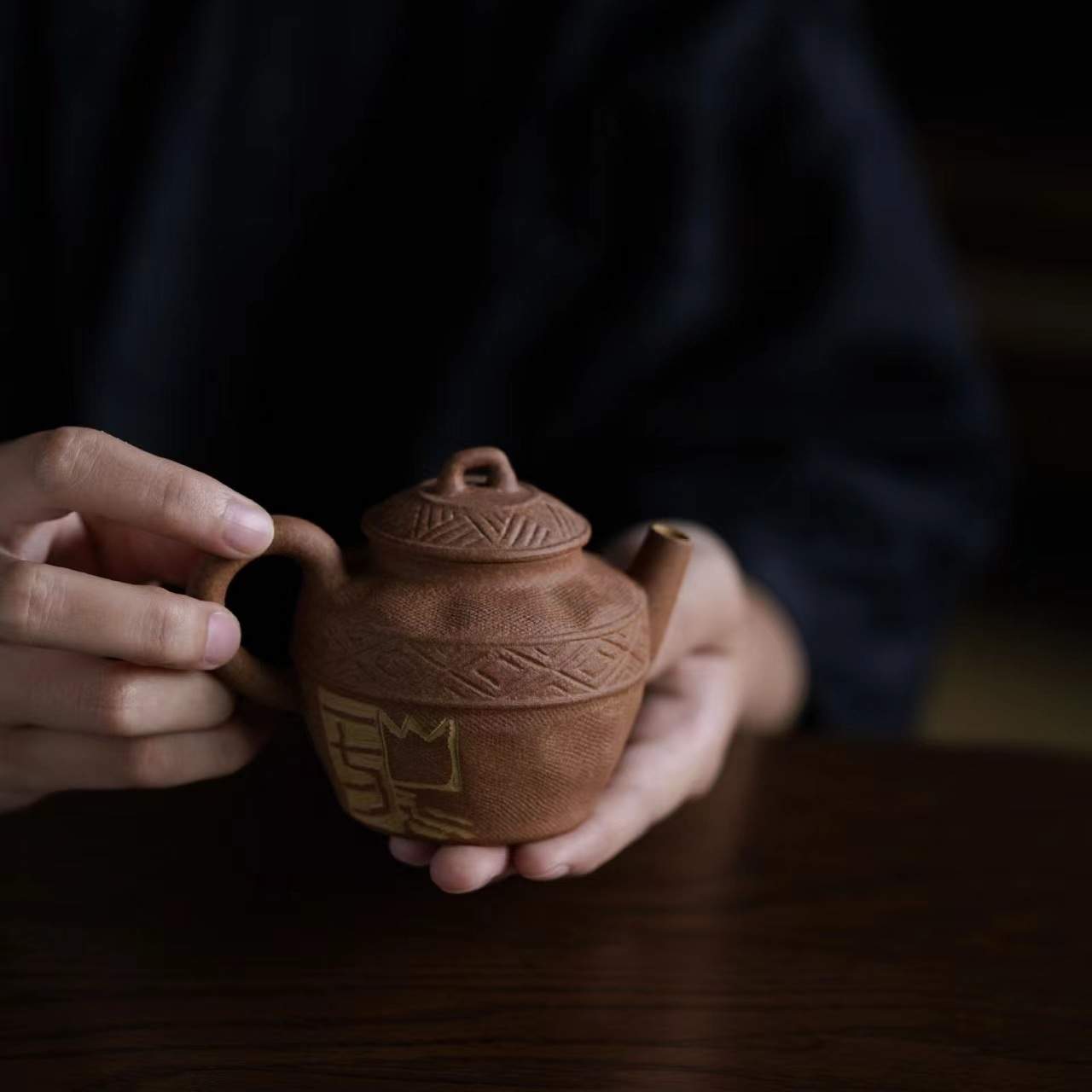 由至紫砂白玉釉思转壶仿古纯手工刻绘家用茶具手执壶泡茶壶带过滤