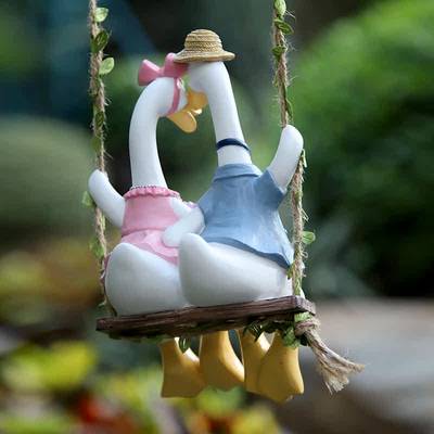 户外花园装饰品 创意卡通情侣鸭挂件仿真动物荡秋千庭院造景摆设