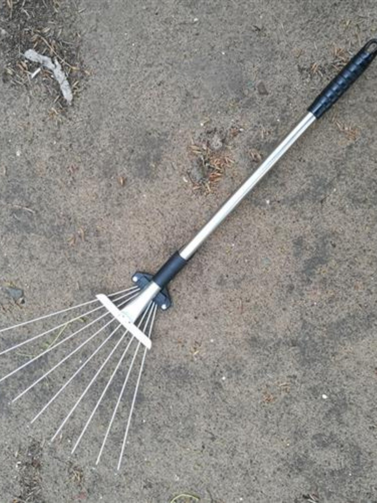 树叶耙钢丝耙子搂草耙子搂树叶耙 伸缩杆枯叶枯草坪耙 草耙铁耙子