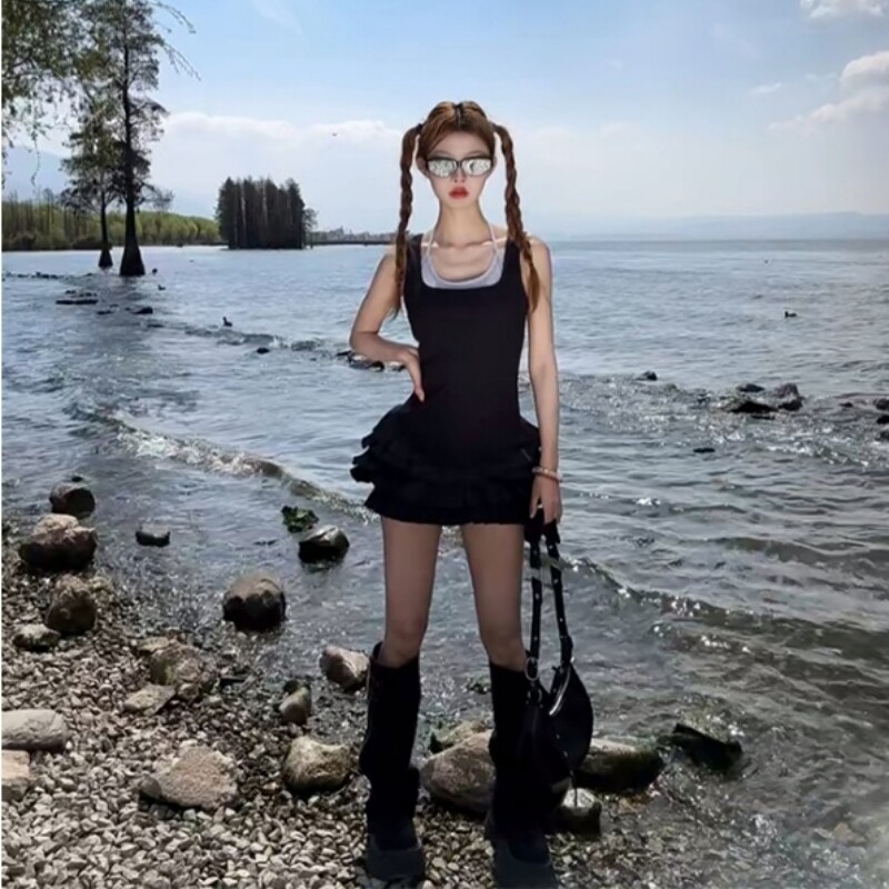 甜辣风设计感方领辣妹黑色背心裙夏季新款收腰修身蛋糕裙A字短裙