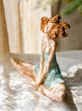 掬涵维纳斯之城少女摆件创意树脂样板房客厅人物双腿盘坐可爱轻奢