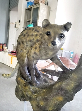 户外景区仿真野生动物摆件玻璃钢小灵猫鼬獾鸟雕塑公园绿地装饰