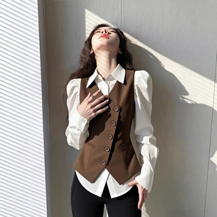 叠穿套装 马甲衬衫 2026超火减龄独特漂亮气质小香风咖色西装 现货