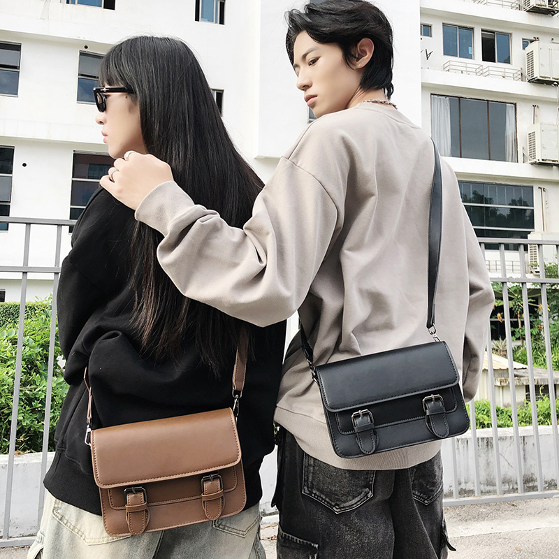 2025新款男士斜挎包时尚英伦剑桥潮牌单肩包ins休闲通勤小方包女