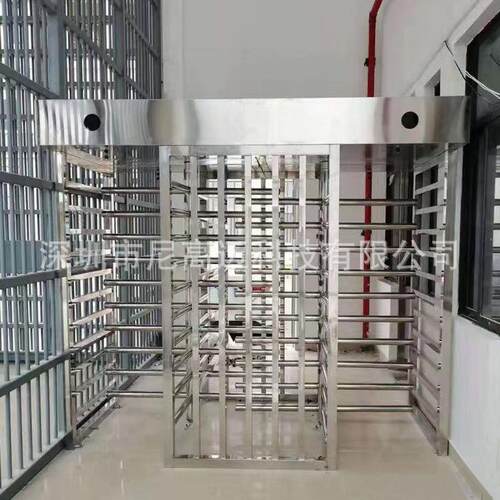 全高旋转防尾随电动门,南宁监狱刷卡人脸识别栅栏封闭式滚闸工厂
