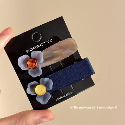 2025新款雾霭蓝三瓣花朵发夹少女