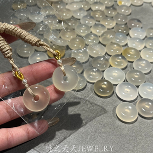 天然玛瑙玉髓平安扣吊坠女款玉石挂件项链玉坠子送女友生日礼物