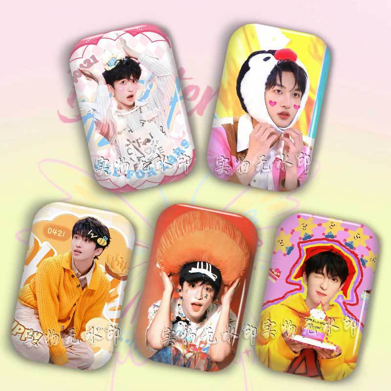黄子弘凡可爱周边胸针粉丝应援异形方形吧唧徽章礼物痛包挂件装饰