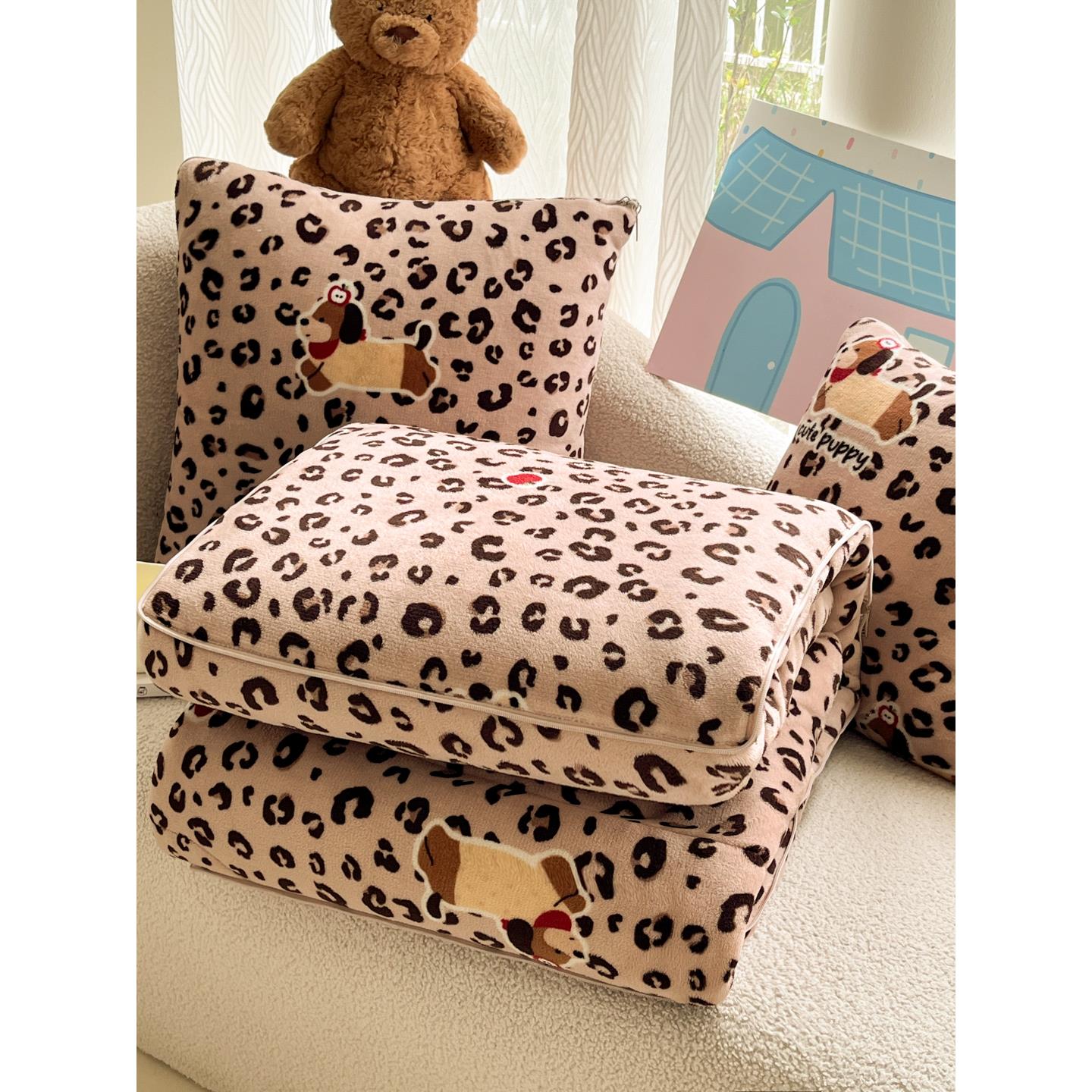 ins豹纹狗抱枕被子两用靠枕折叠毯 冬牛奶绒靠垫枕头二合一空调被