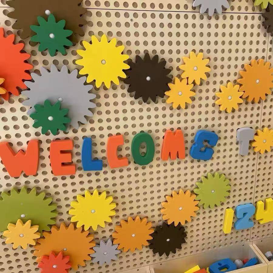 幼园走廊墙面玩具蘑菇拼插积木齿儿轮块方洞钉洞LRQ板轨道插珠早