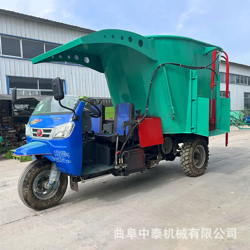 肉牛养殖场柴油三轮青贮饲喂车牛场车载粉碎搅拌投料车添草加料机