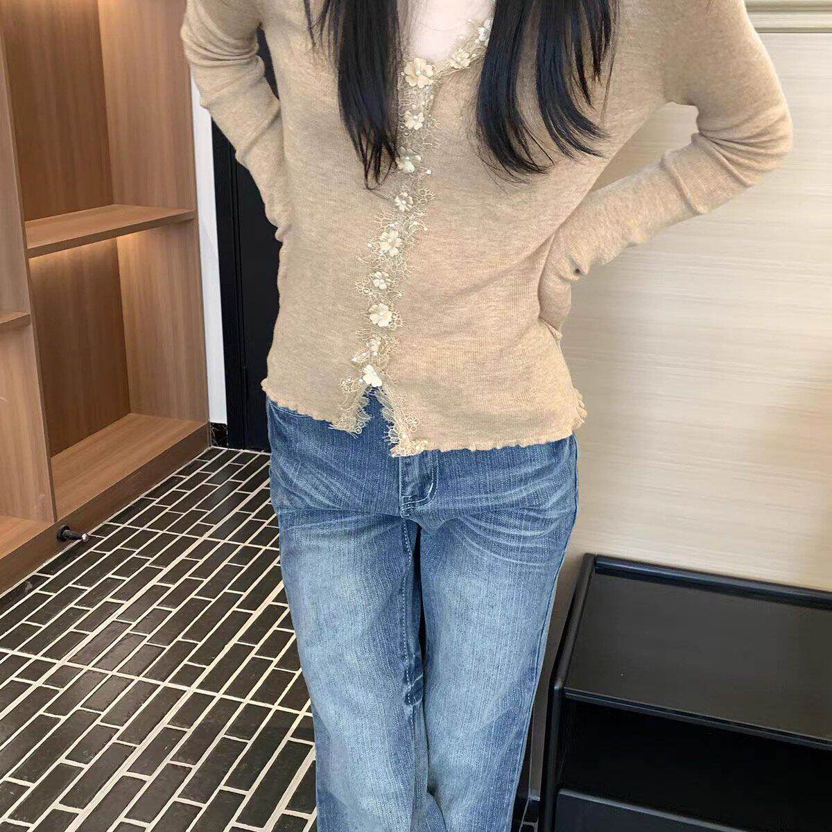 设计感v领蕾丝长袖针织衫