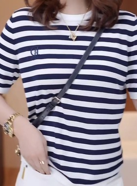 条纹正肩短袖t恤女夏装2025新款宽松大码洋气妈妈百搭上衣体恤衫