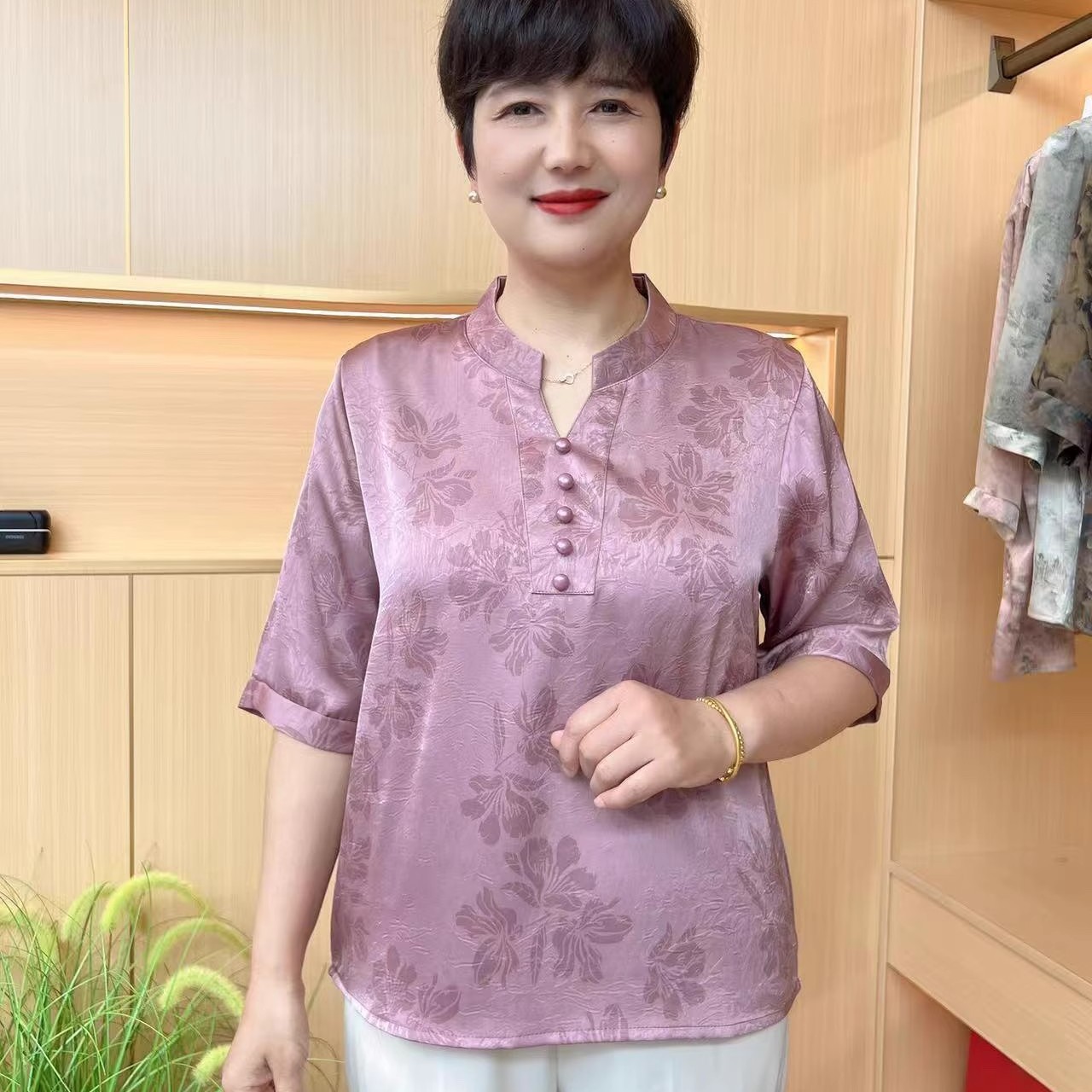 新款中老年女夏季T恤洋气小衫