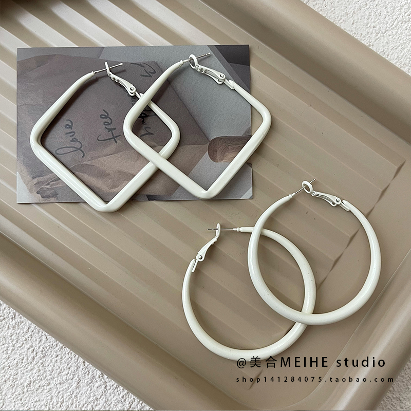现货.Europ geotry Trzoid Retro fashio rrig lady