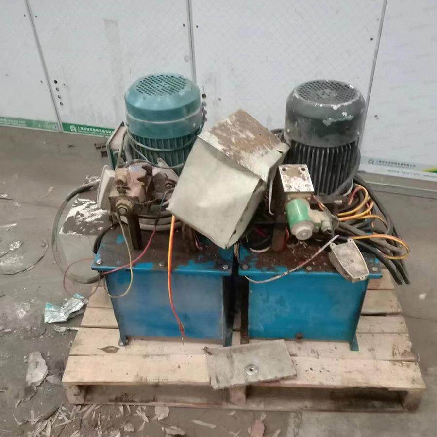 【出x售】48尺升台2台降上面1.1米x2.3675742米下面1.2米x2.4米