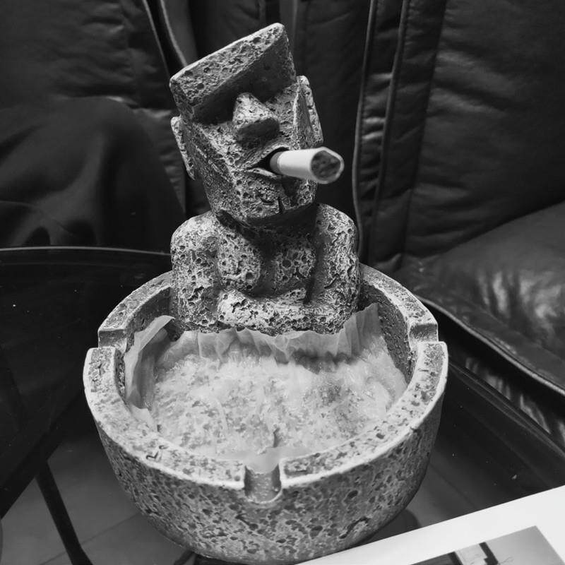 石像摩艾搞笑烟灰缸个性高级感搞怪时尚造型灭烟装饰摆件宿舍可爱