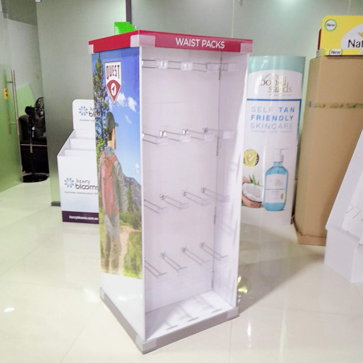深圳工厂展示架 专业生产双面落地挂钩纸货架 旅行包挂钩展示架
