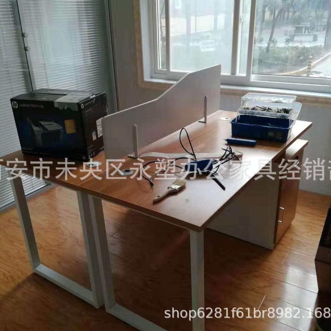 西安职员办公桌椅屏风员工位4人现代简约办公家具电脑桌6人位卡座