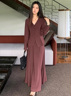 爱西里2025秋款极简风两件套复古V领长袖女衬衫+大摆半身裙A1509