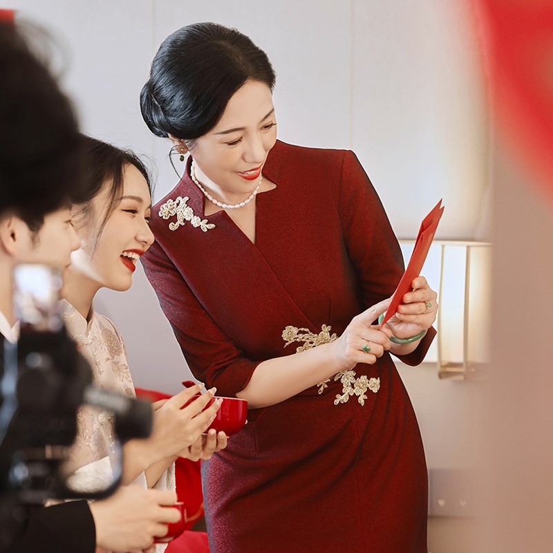 速发宛晴~~妈妈婚宴喜服年轻结婚喜婆婆婚宴装旗袍冬季婚礼喜妈妈