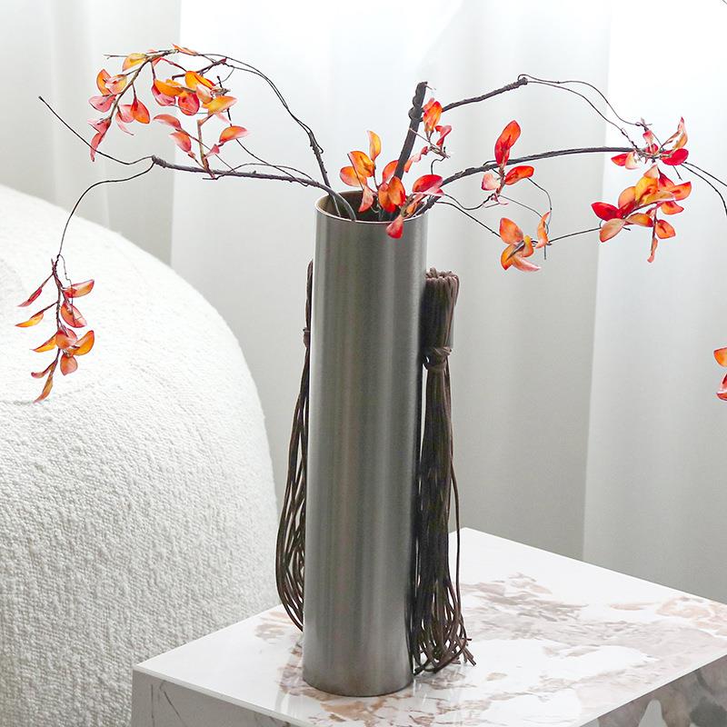 轻奢高级感皮质流苏花器金属摆件客厅样板房售楼处皮革花瓶装饰品