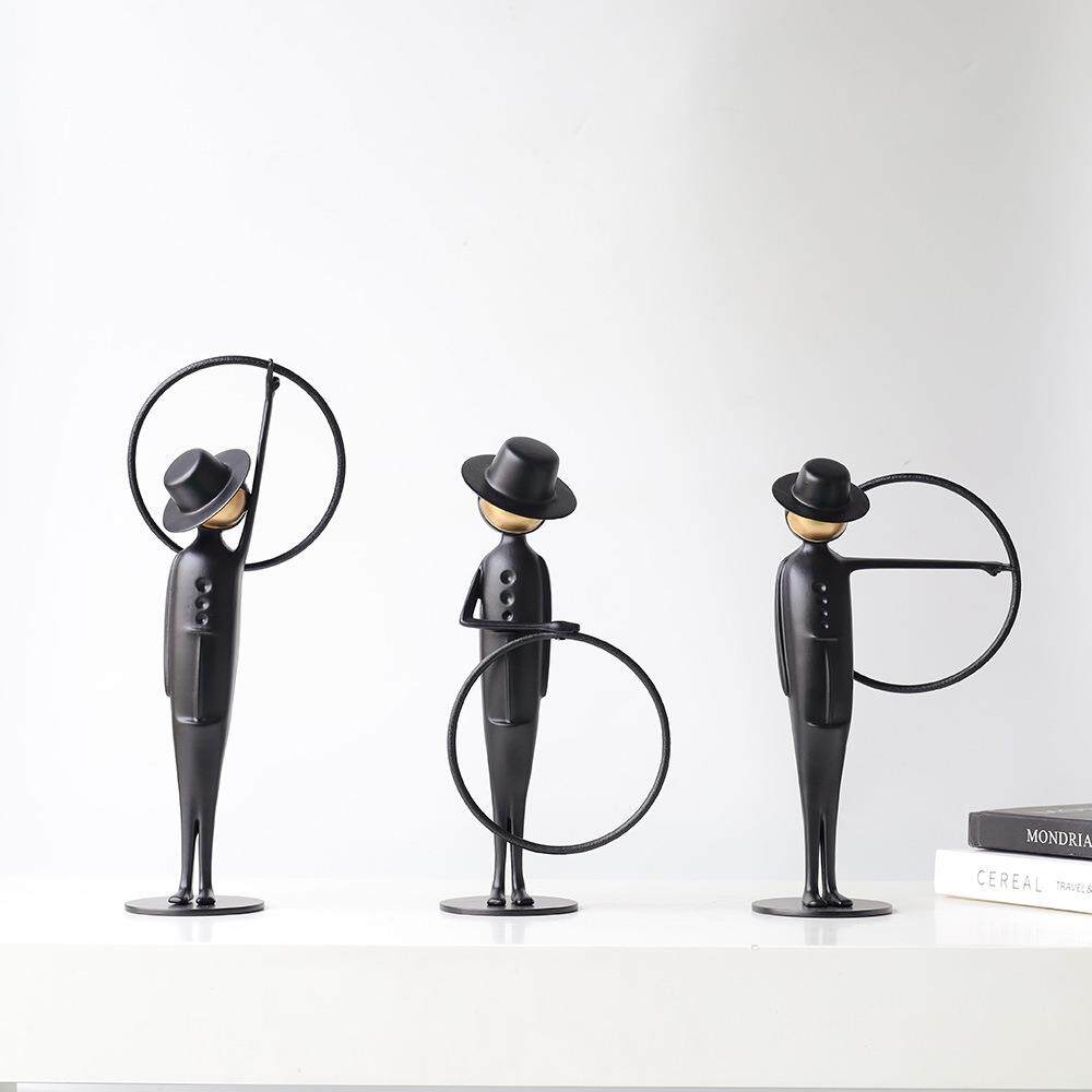 现代抽象铸铁人物小雕塑摆件样板房酒店家具展厅展示柜装饰摆件