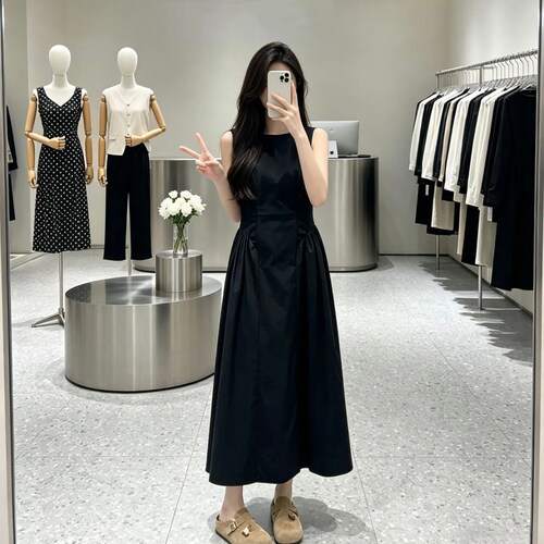 极简风黑色无袖收腰赫本连衣裙