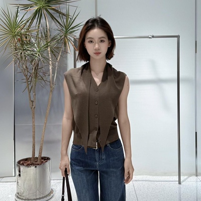 新款无袖圆领针织衫上衣女