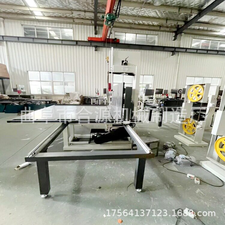 家用小型全自动推台带锯机