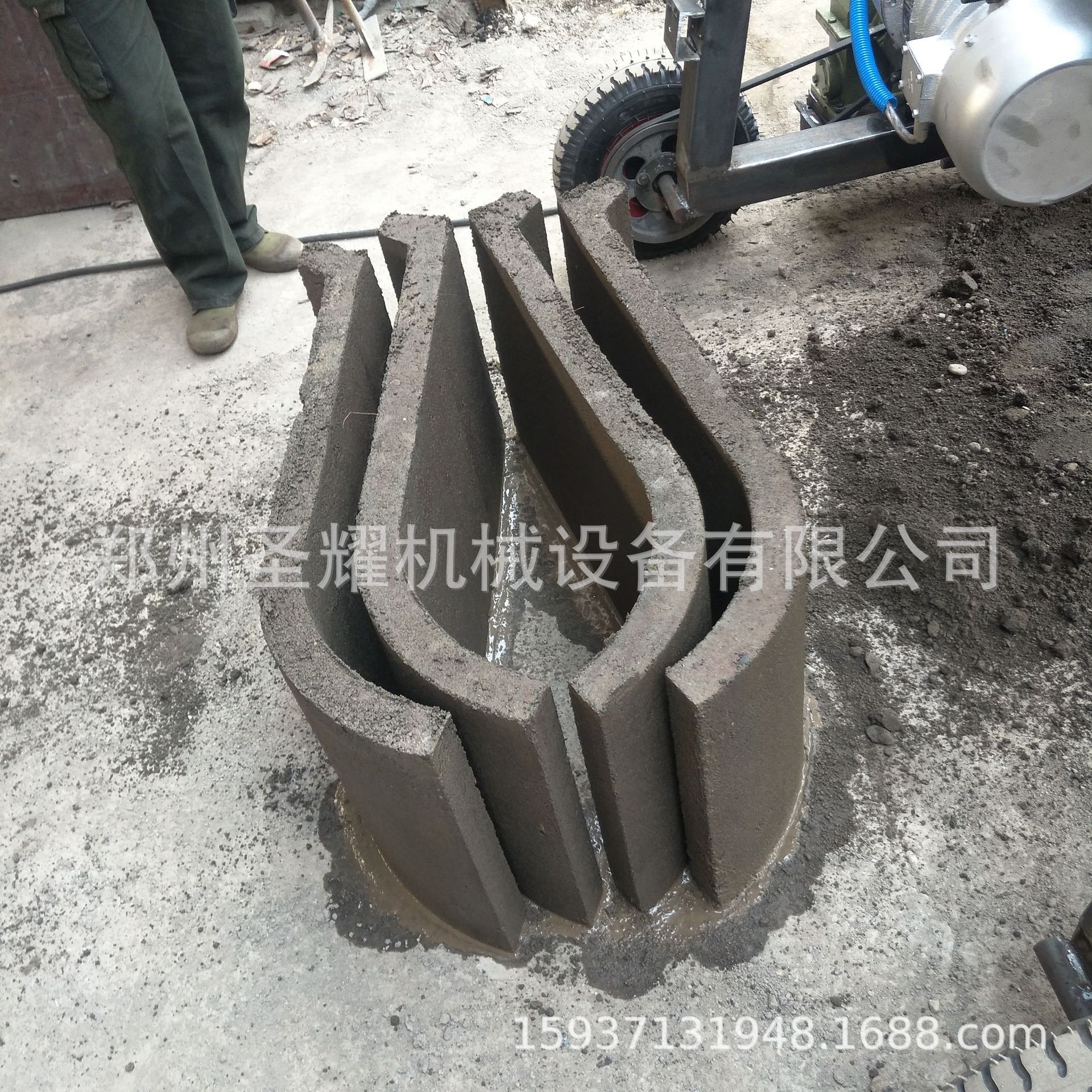 渠道防渗成型机 预制U型渠成型机 农田水渠板排水沟混凝土预制机