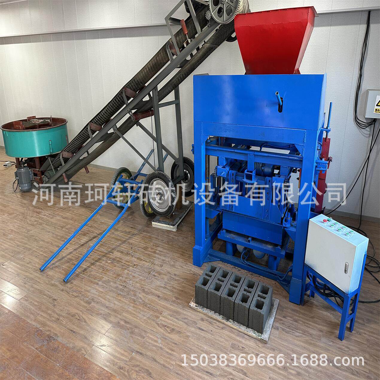 半自动料斗制砖机设备配备搅拌机输送带空心水泥砖机机械