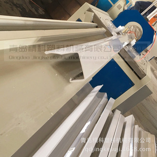 哪里有白色PVC塑料鸡食槽设备 PVC鸡食槽双螺杆挤出机厂家