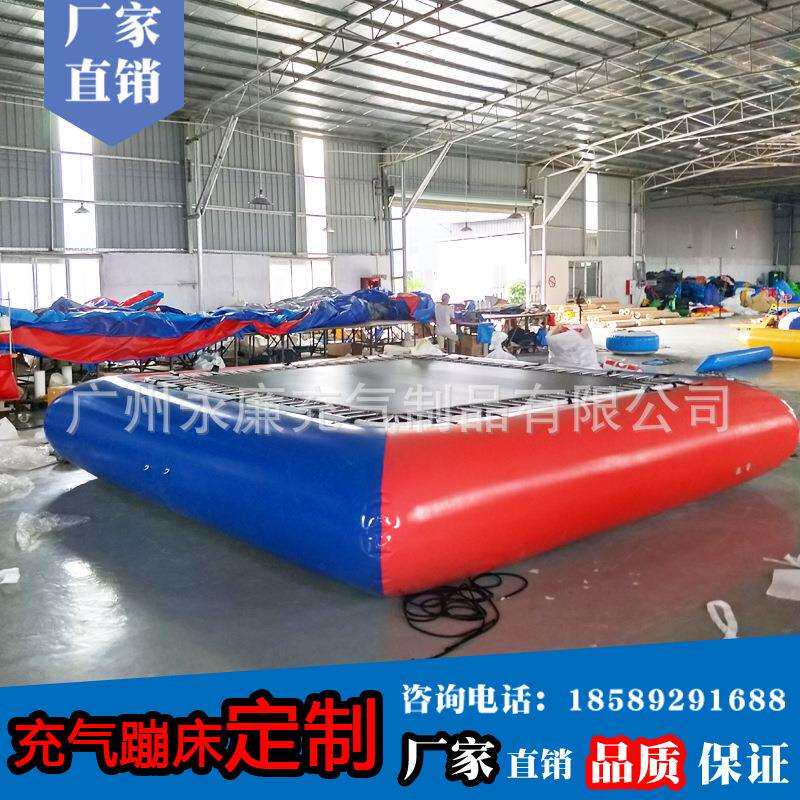 直销大型蹦床儿童水上蹦蹦床水上钢管弹跳床充气水上产品