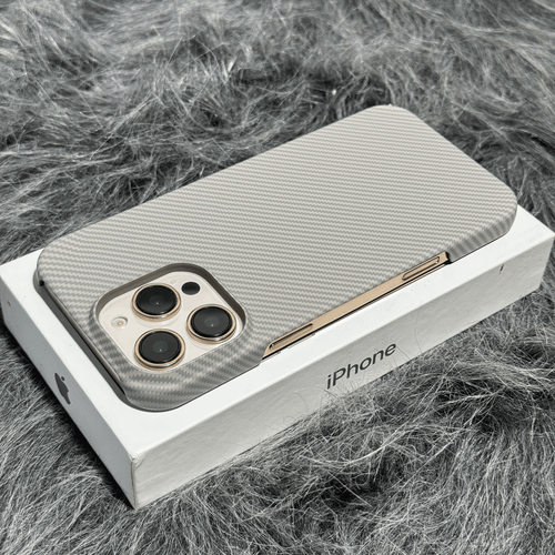 苹果16promax磁吸手机壳半包轻薄