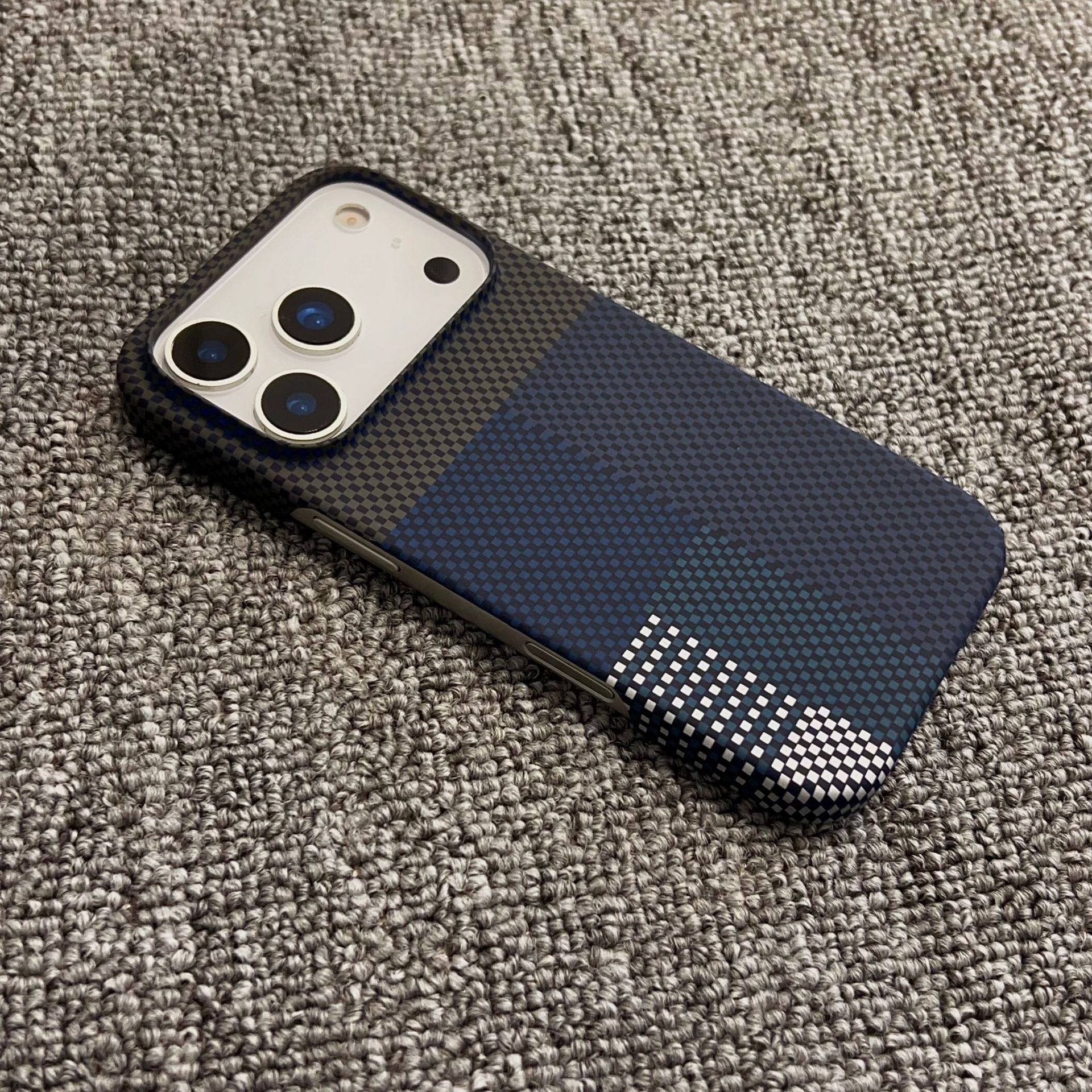 iPhone17凯夫拉碳纤维苹果手机壳