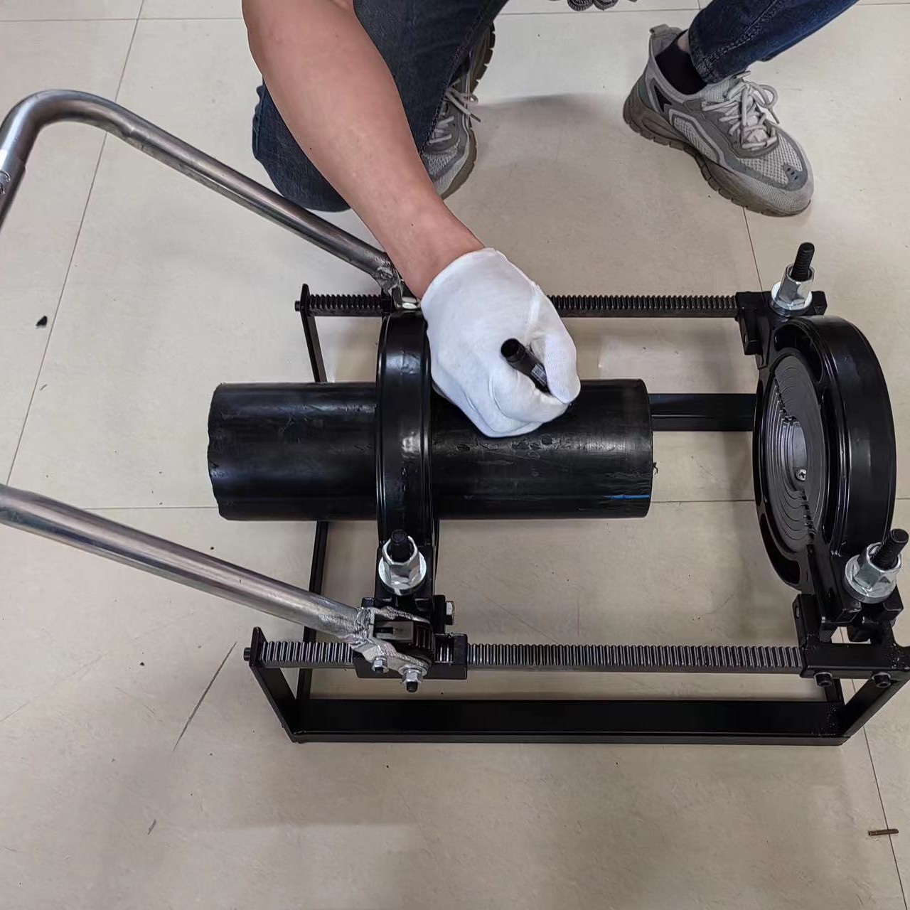 PE管件安装拉紧器电熔管件拉紧器钢丝骨架管拉紧器管件承插拉紧器