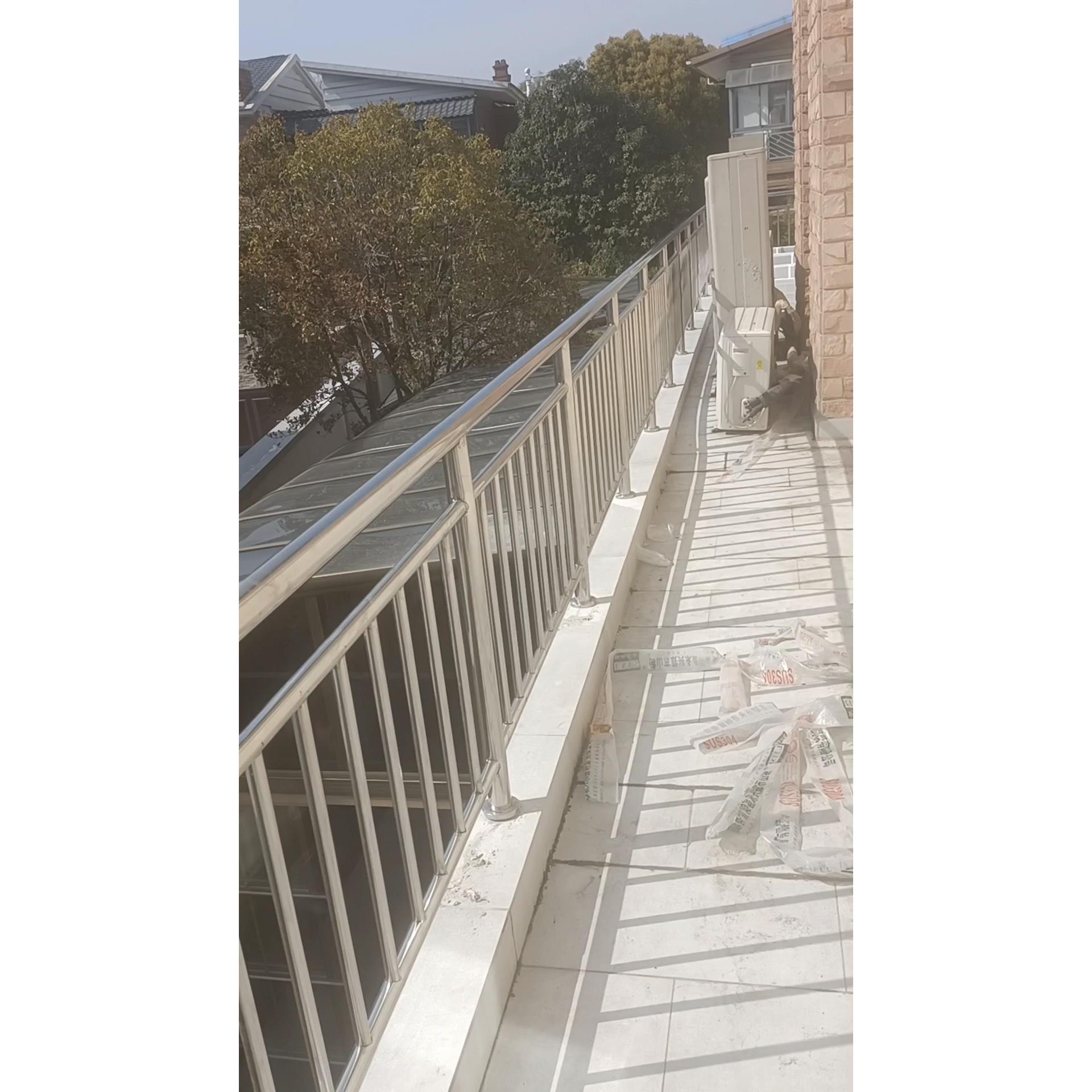 上海定制不锈钢室外楼梯扶手室内防护栏安全围栏室内阳台飘窗栏杆