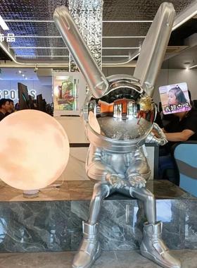 网红电镀发光太空兔落地玻璃钢摆件家居商场酒吧KTV门店橱窗装饰