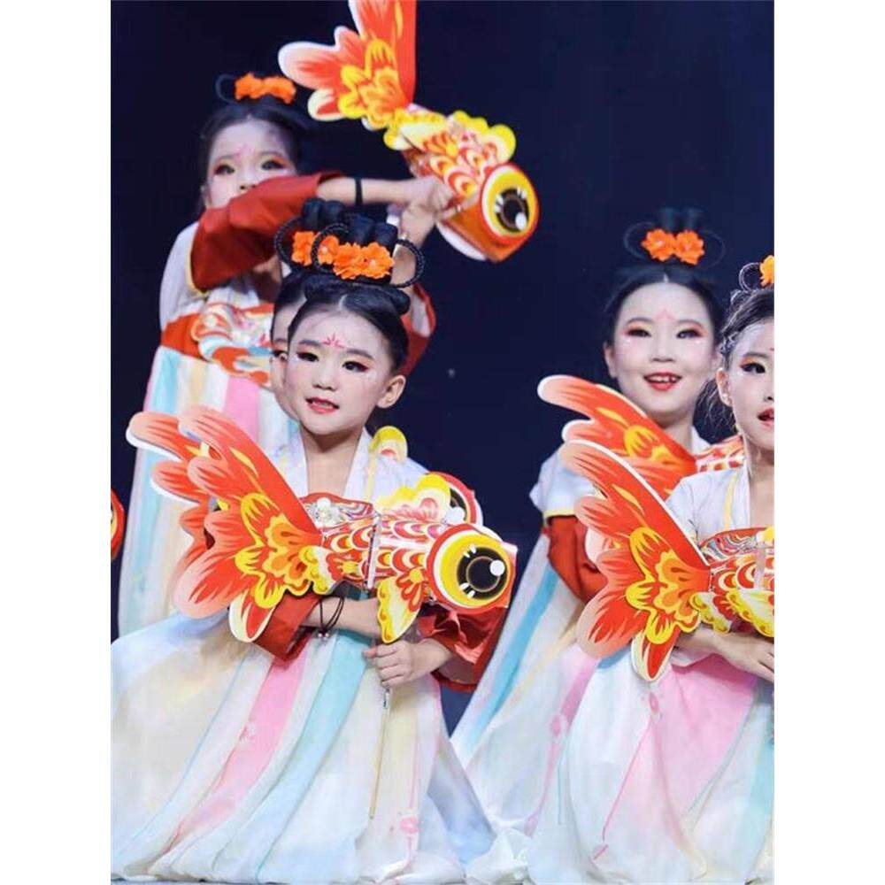 正月十五夜儿童汉服鱼灯灯笼舞蹈闹元宵汉唐胭脂妆襦裙古典中国风