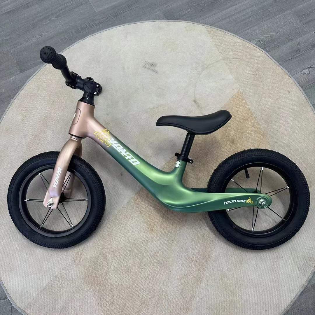 儿童平衡车镁合金无脚踏自行车滑步车2-8岁小孩宝宝溜溜玩具童车