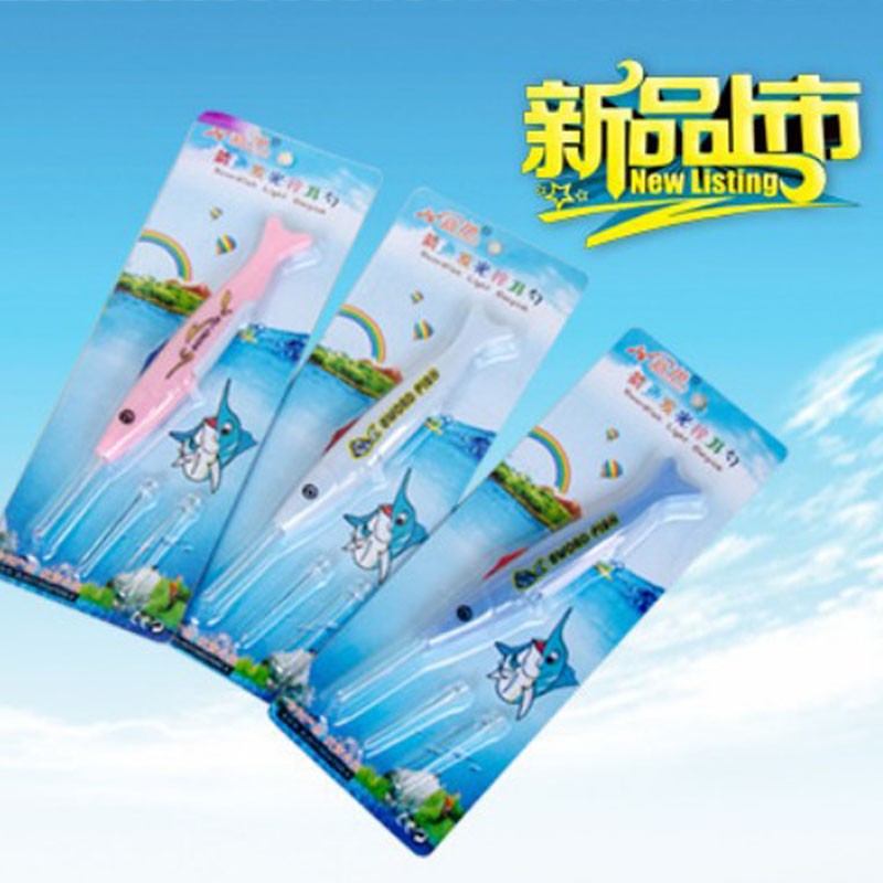 卡通箭鱼发光耳勺多功能挖耳勺洁耳器 掏耳勺可视耳发光采耳掏耳